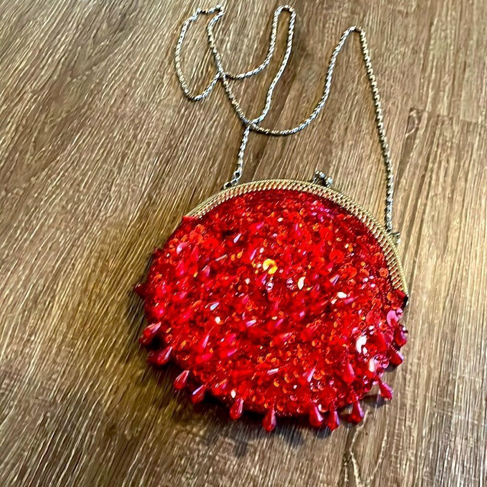 👛
Ruby Red 👛 clutch *Vintage*
